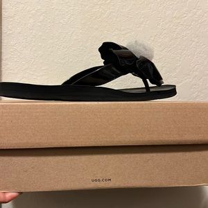 Size 9 UGH black with gray fur ball flower slides